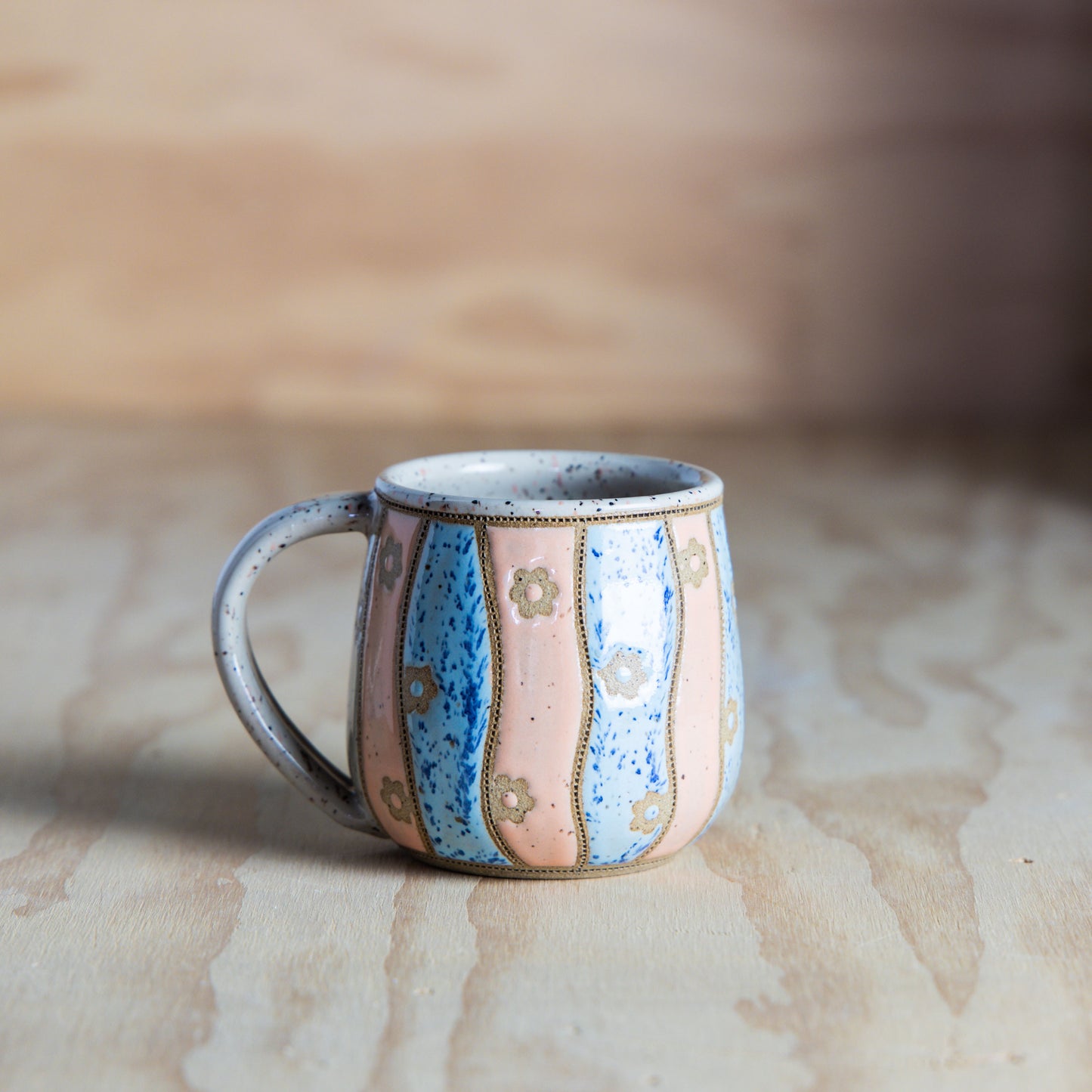 Wavy Flower Stripe Mug-Cream Peach